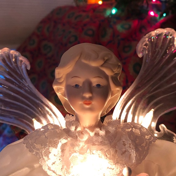 Holiday Classics treetop/tabletop animated Angel Figurine - Picture 3 of 12